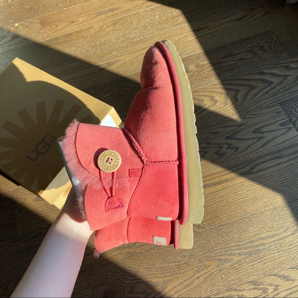 UGG pink boots with fur insole and wooden button size 7 - Picture 5 of 16